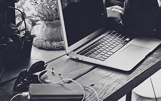 澳亚国际手游官网-利兹联客平阿斯顿维拉，保级困境仍然严重